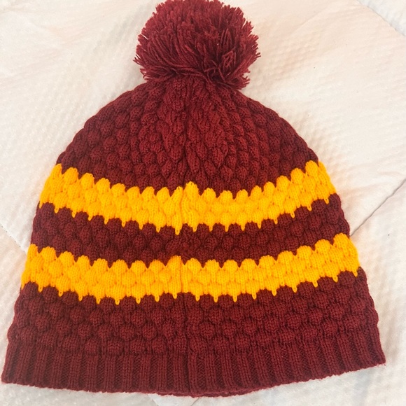 Women’s Redskins knit hat. One size. New - Picture 2 of 2